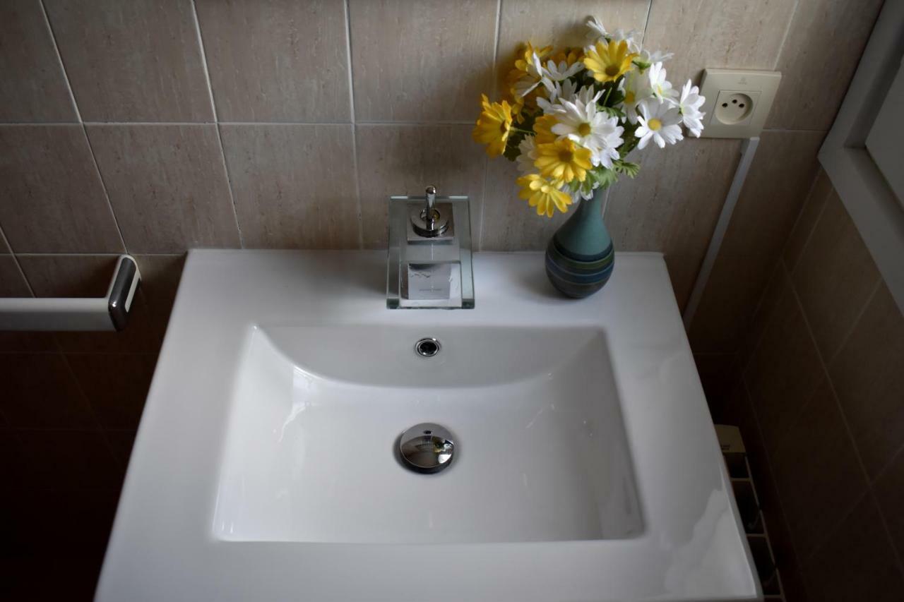 Magnolia, Habitacion Matrimonial Con Bano Uso Privado, En Casa Compartida Palafrugell Exterior foto